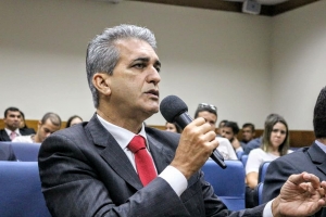É falta de assunto